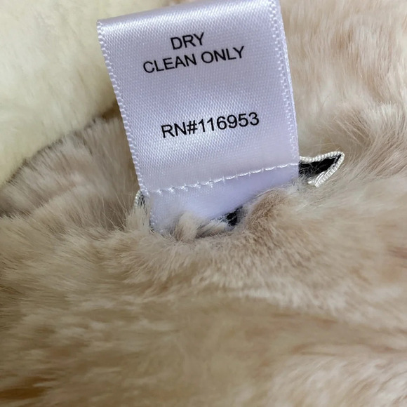 Badgley Mischka Faux Fur Scarf - Picture 5 of 9